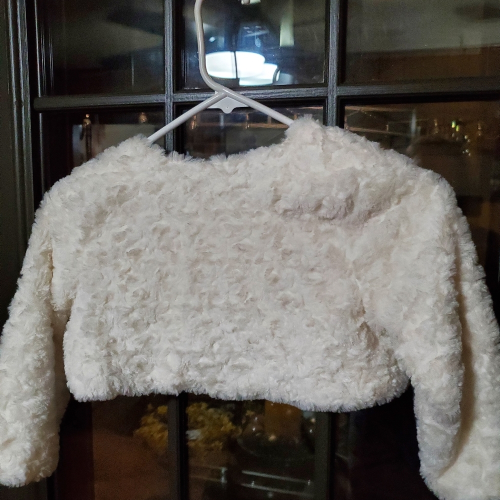 Girls white soft little jacket to go over dresses or shirts,Stunning,Size 7 - Picture 6 of 7